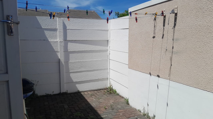 To Let 2 Bedroom Property for Rent in Thornton Western Cape